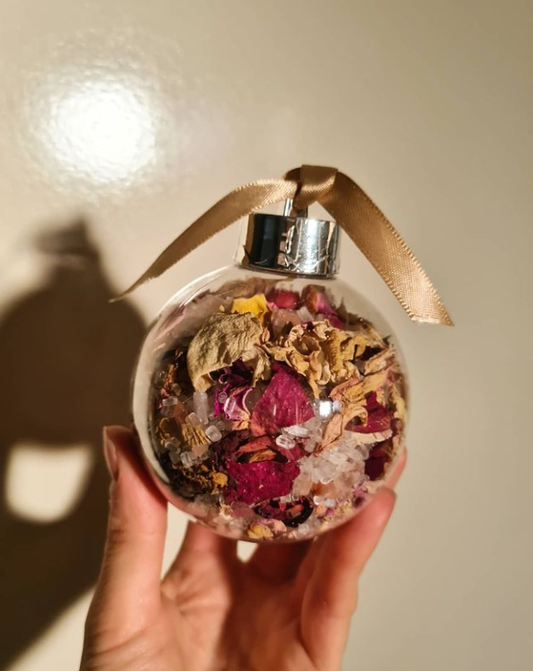 Christmas Bauble Bath Salts: Indulge / 200g