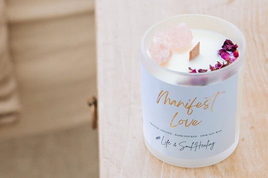 Manifest Love - Rose Quartz Crystal Infused Candle: Vanilla Caramel / Frosted White